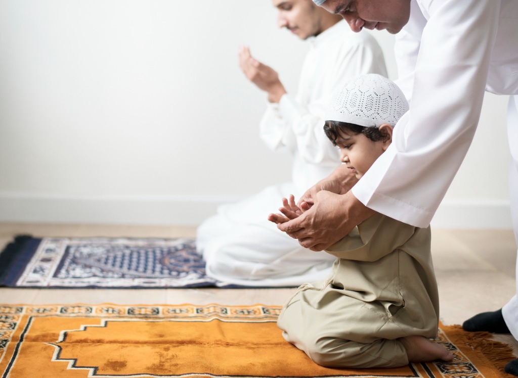 The Role of Qiyam al-Layl Prayer in Muslim Community