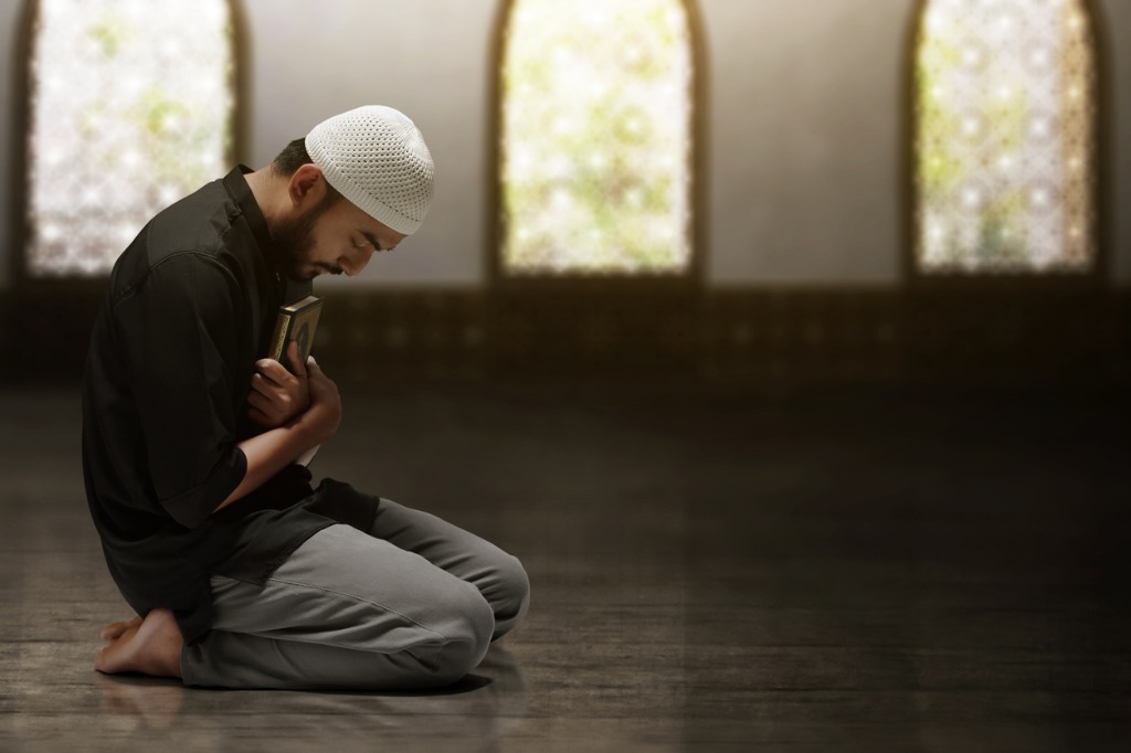 The Benefits of Reciting Allahumma Khirli Wakhtarli