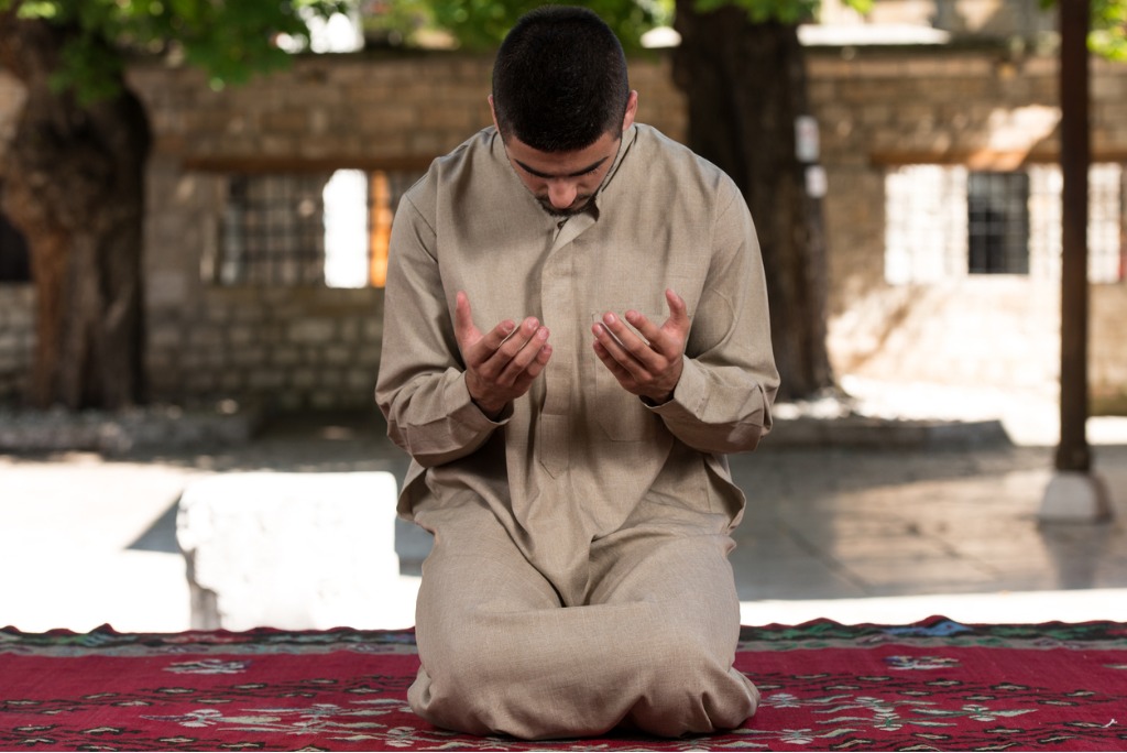 The Importance and Benefits of Reciting “Rabbanaghfirli Waliwaalidayya” Dua